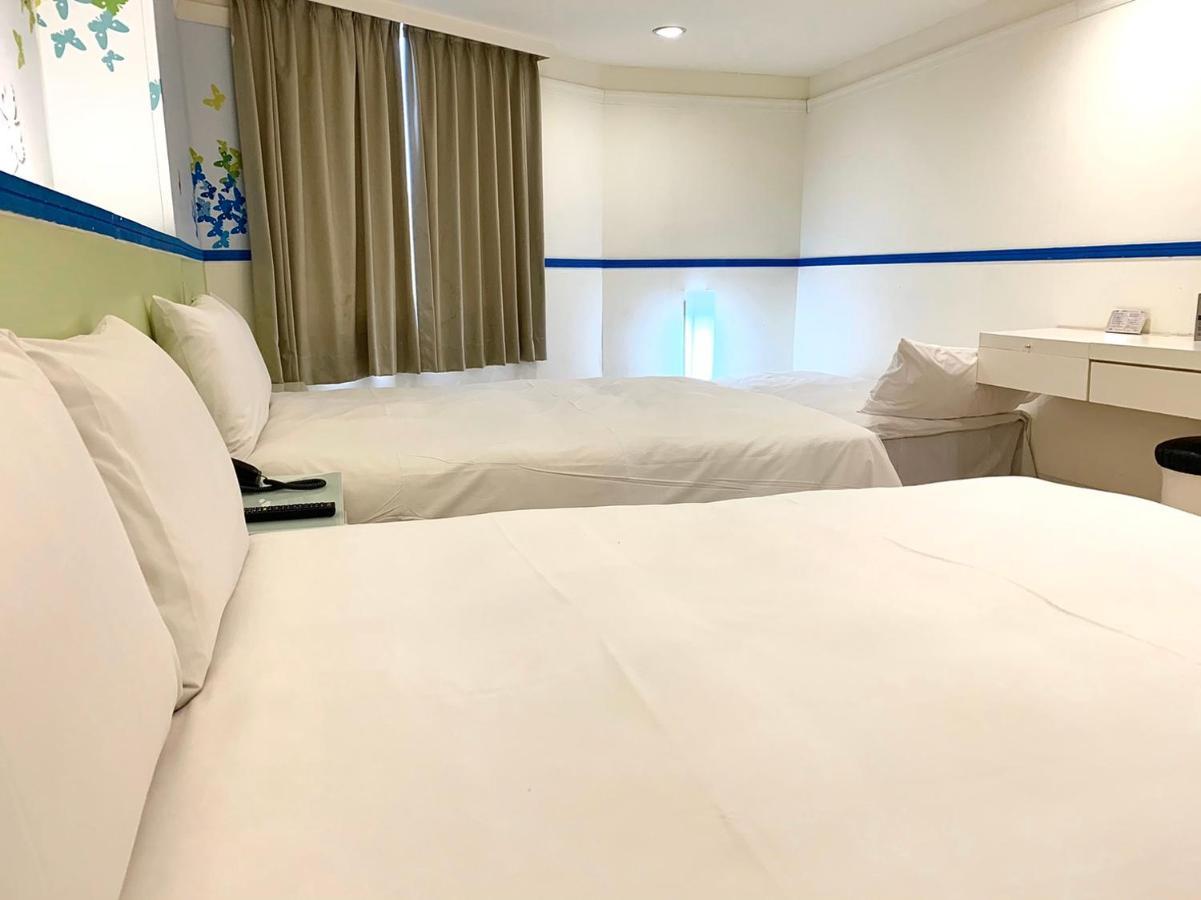 Kiwi Express Hotel - Zhong Zheng Branch Taichung Extérieur photo