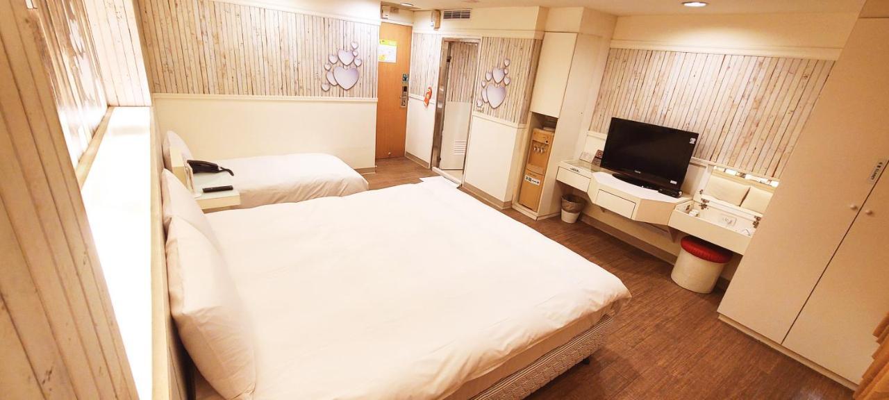 Kiwi Express Hotel - Zhong Zheng Branch Taichung Extérieur photo