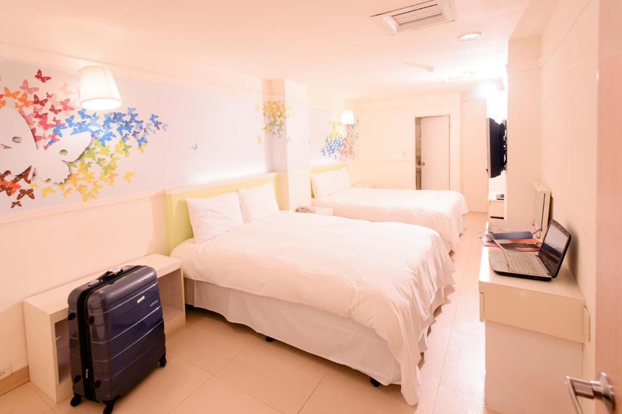 Kiwi Express Hotel - Zhong Zheng Branch Taichung Extérieur photo