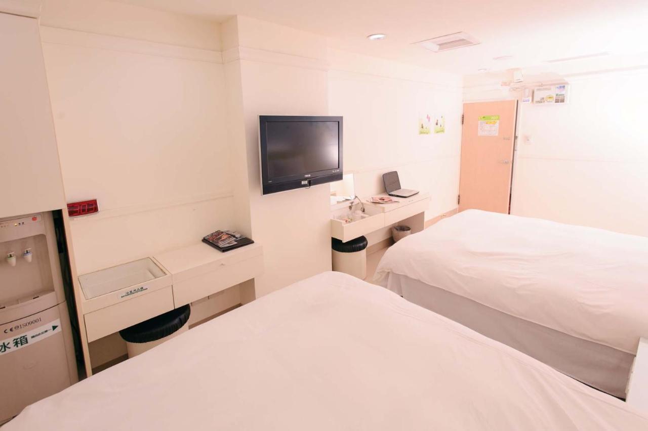 Kiwi Express Hotel - Zhong Zheng Branch Taichung Extérieur photo
