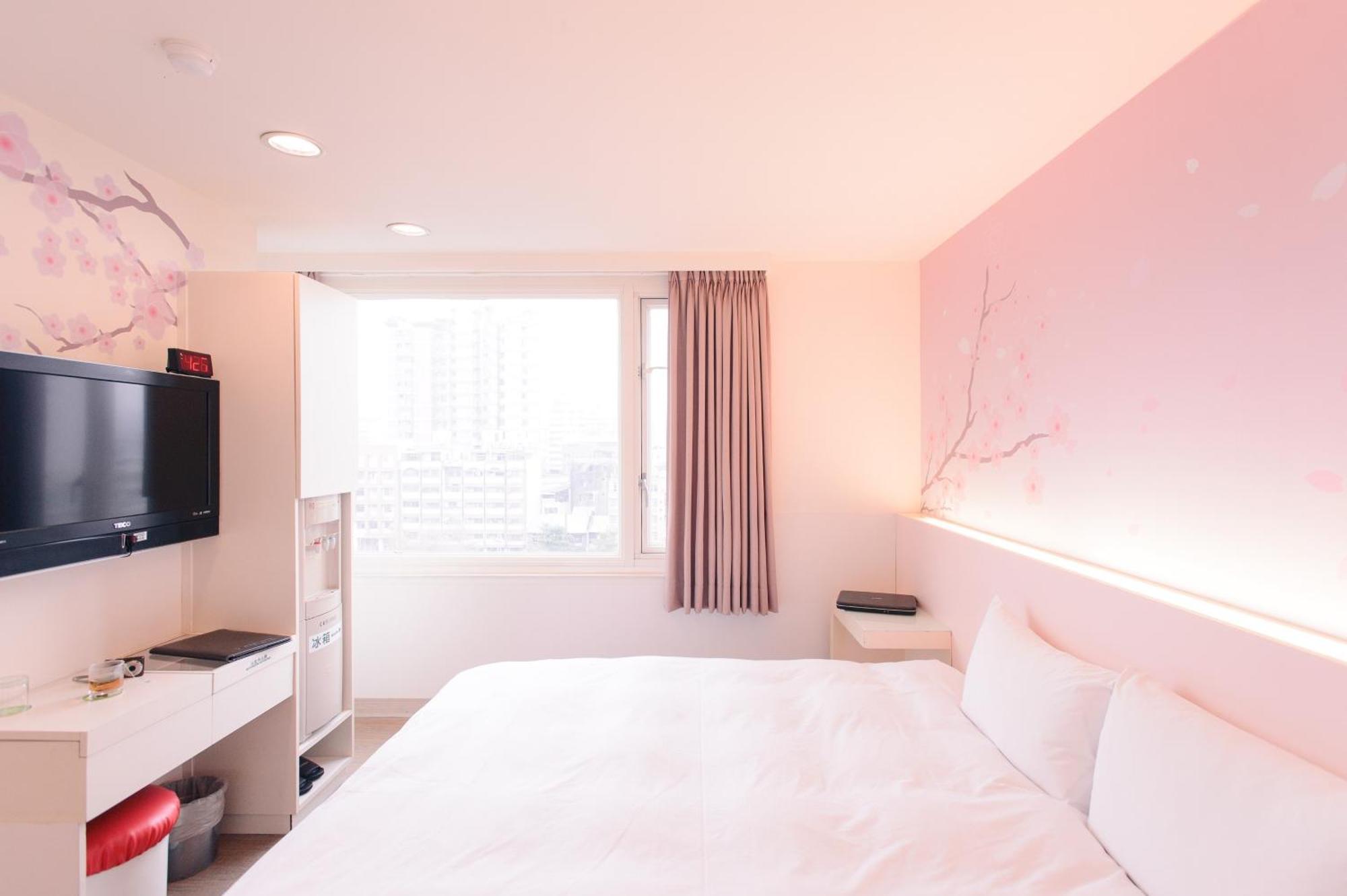 Kiwi Express Hotel - Zhong Zheng Branch Taichung Extérieur photo