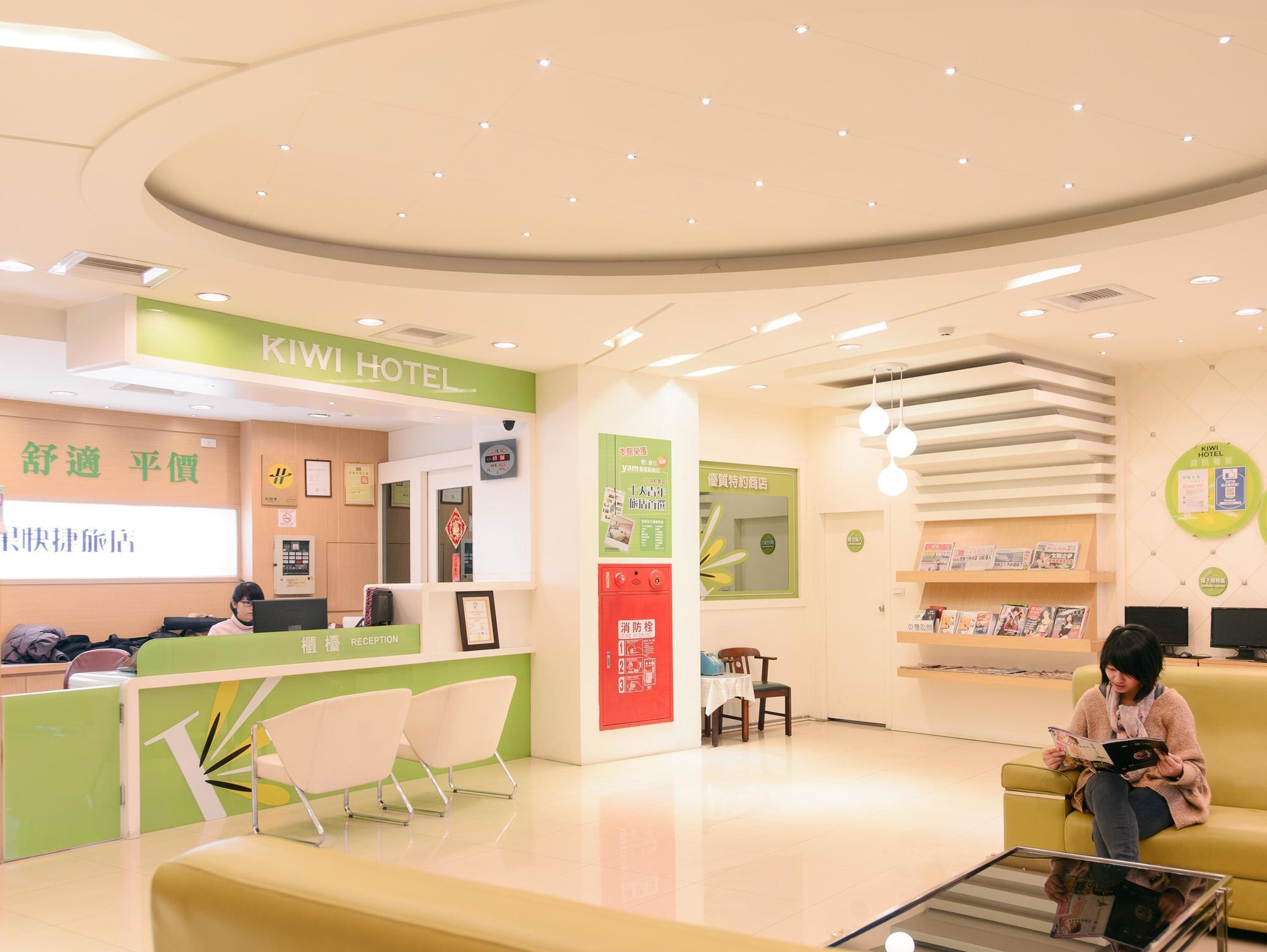 Kiwi Express Hotel - Zhong Zheng Branch Taichung Extérieur photo
