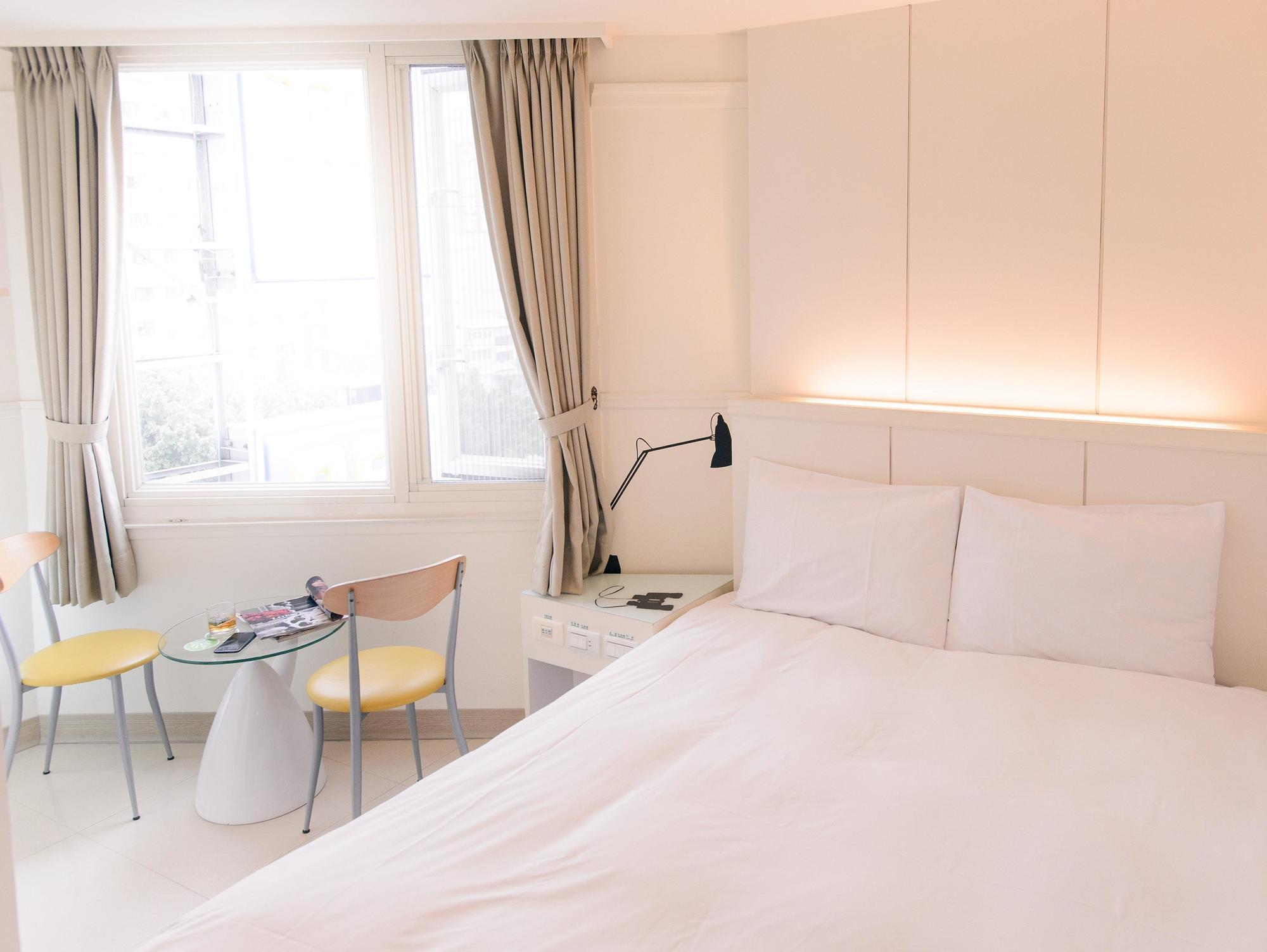 Kiwi Express Hotel - Zhong Zheng Branch Taichung Extérieur photo