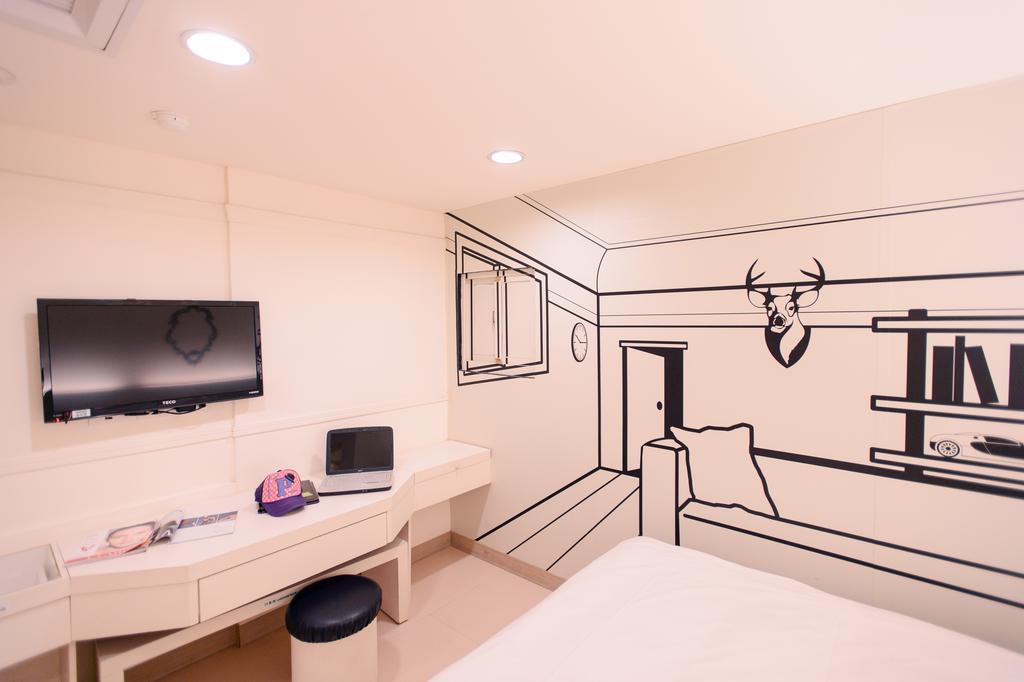 Kiwi Express Hotel - Zhong Zheng Branch Taichung Extérieur photo