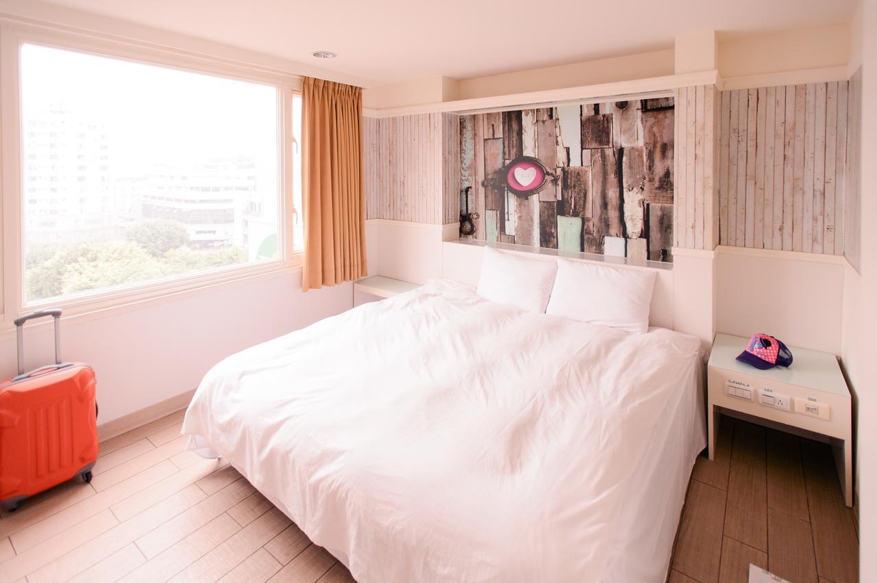 Kiwi Express Hotel - Zhong Zheng Branch Taichung Extérieur photo