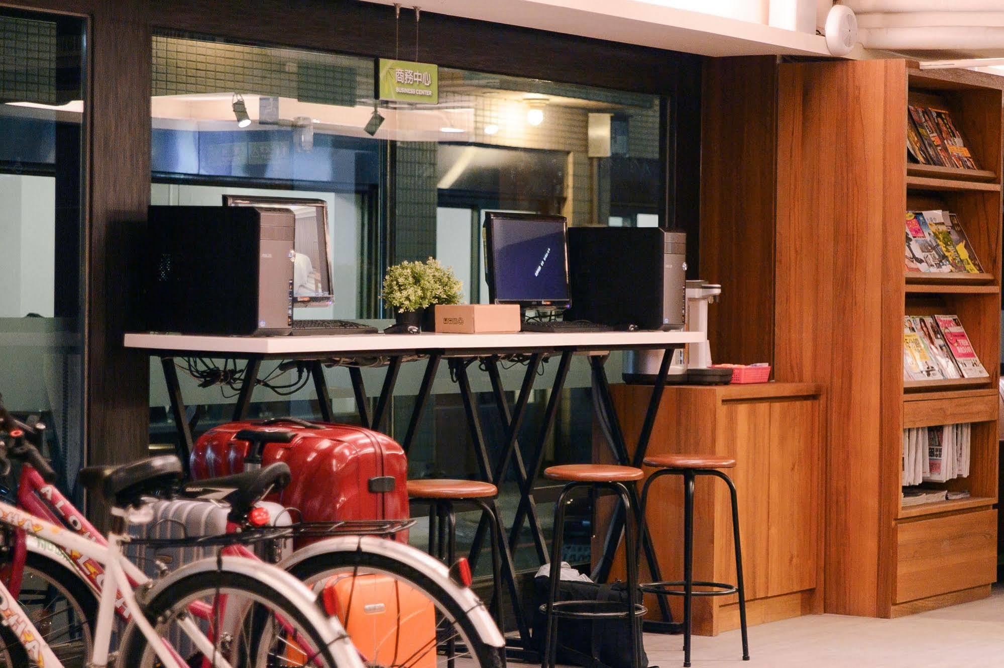 Kiwi Express Hotel - Zhong Zheng Branch Taichung Extérieur photo