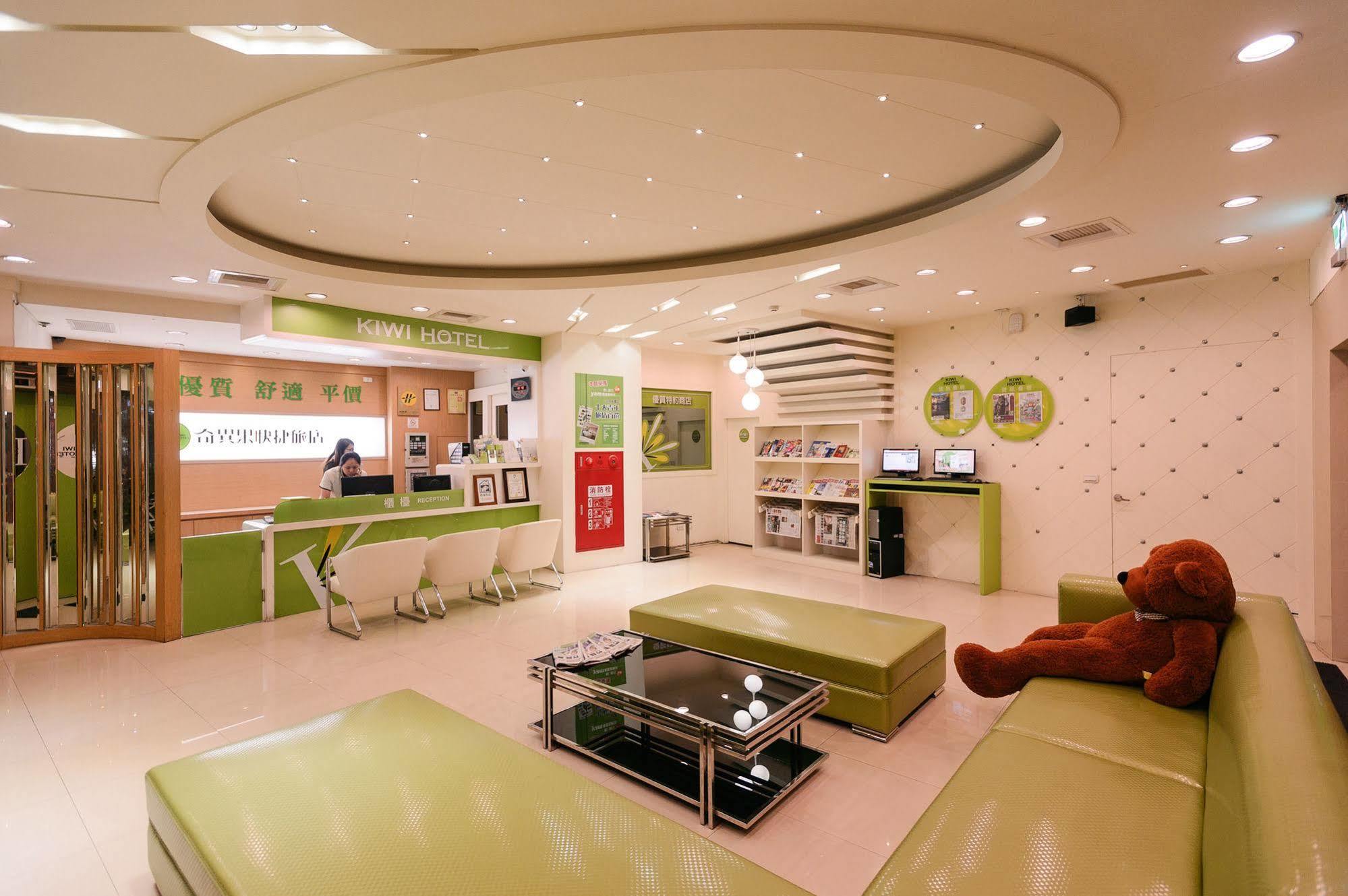 Kiwi Express Hotel - Zhong Zheng Branch Taichung Extérieur photo