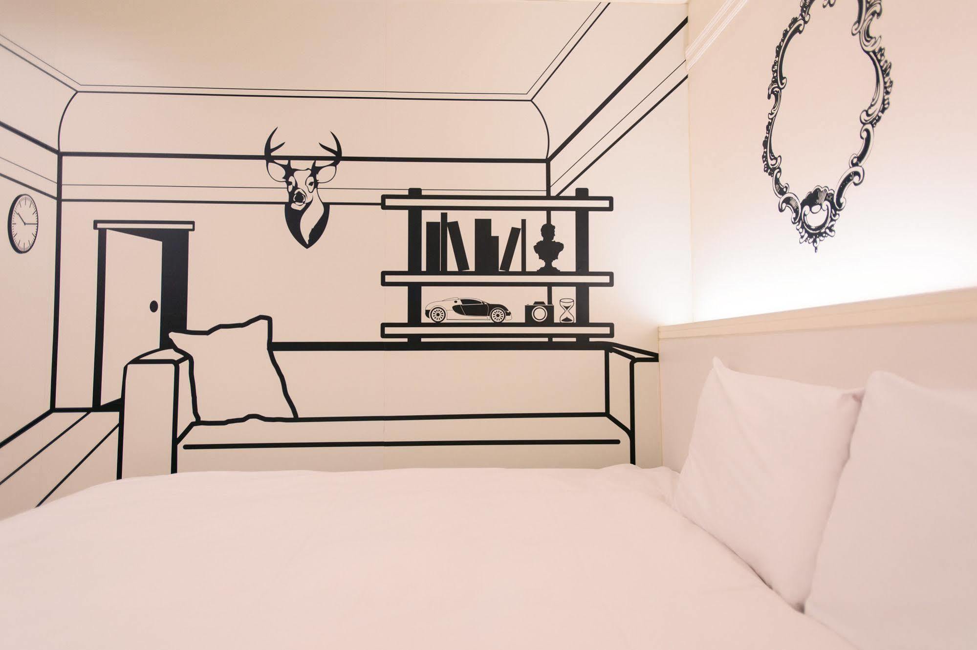 Kiwi Express Hotel - Zhong Zheng Branch Taichung Extérieur photo