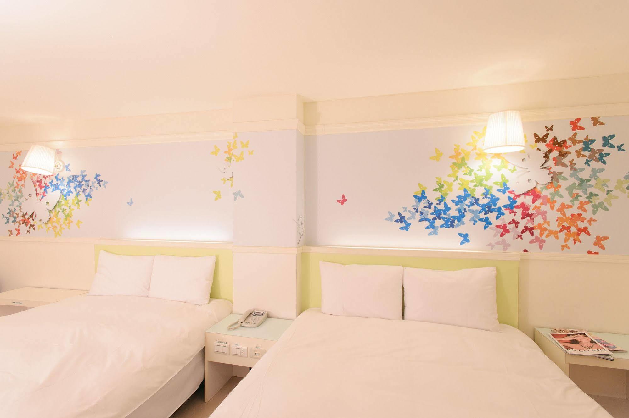 Kiwi Express Hotel - Zhong Zheng Branch Taichung Extérieur photo