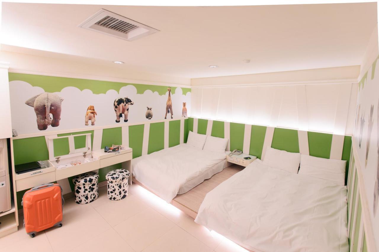 Kiwi Express Hotel - Zhong Zheng Branch Taichung Extérieur photo