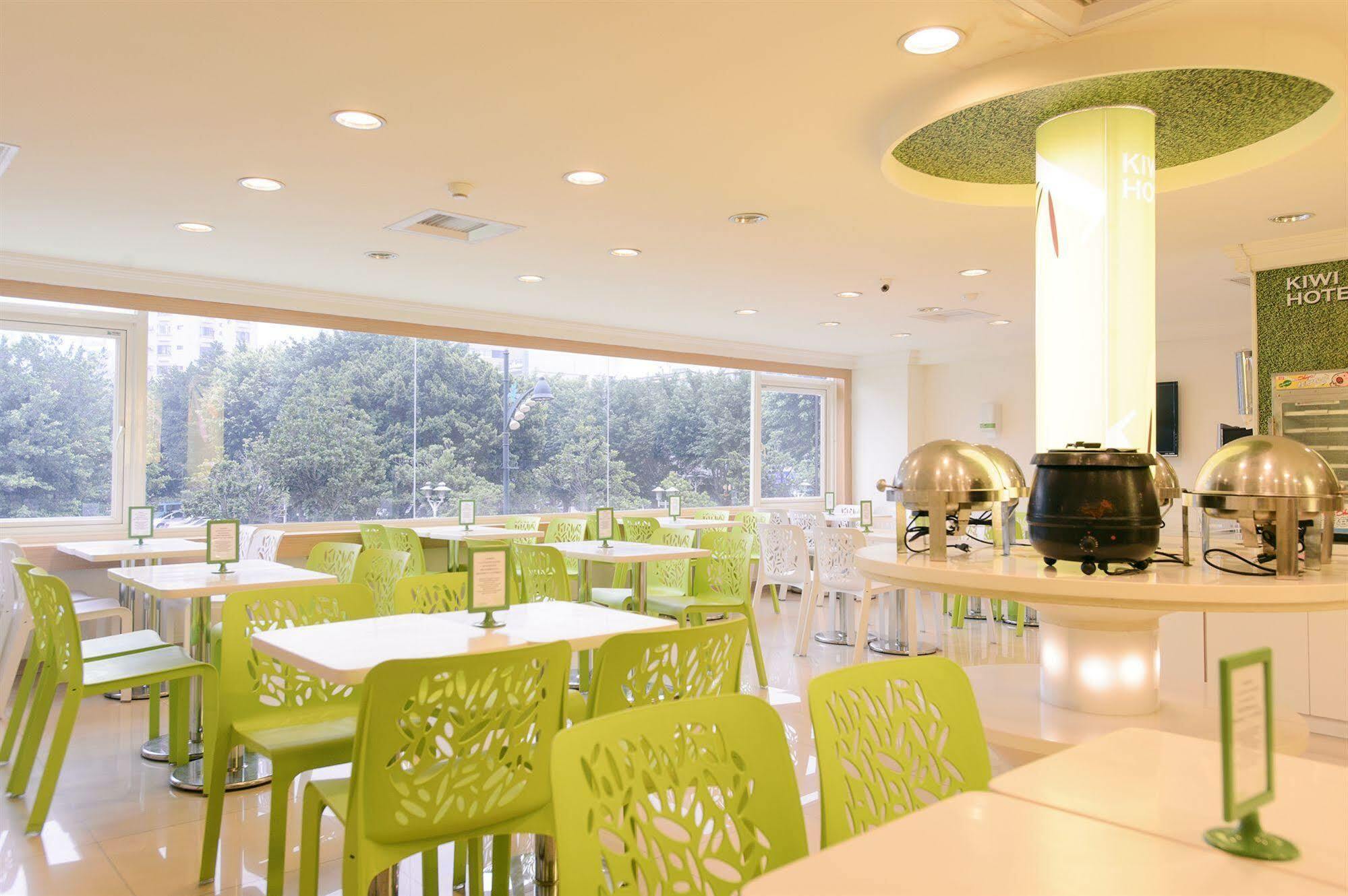 Kiwi Express Hotel - Zhong Zheng Branch Taichung Extérieur photo